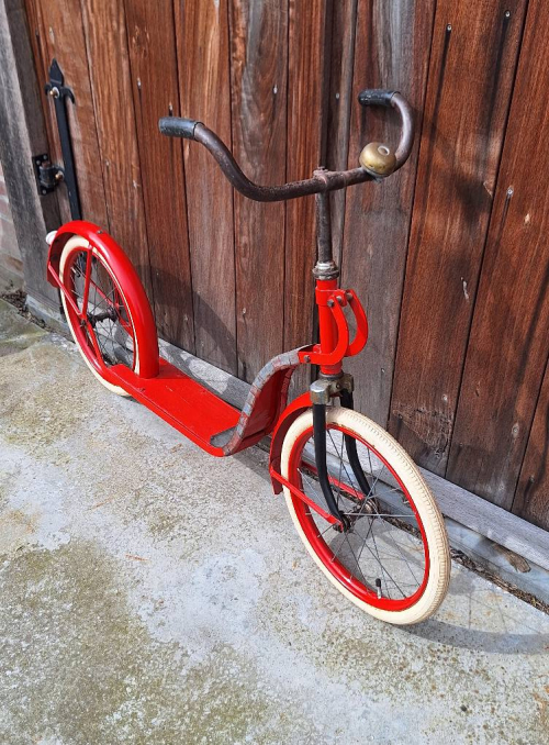 In zeldzaam mooie staat is deze antieke step🛴