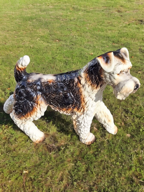 Beautifully detailed porcelain statue of a Fox Terrier.