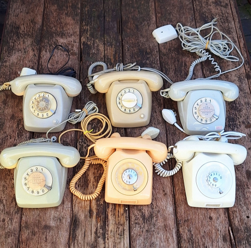 Oude, ouderwetse retro-, vintage telefoon, telefoons️☎️