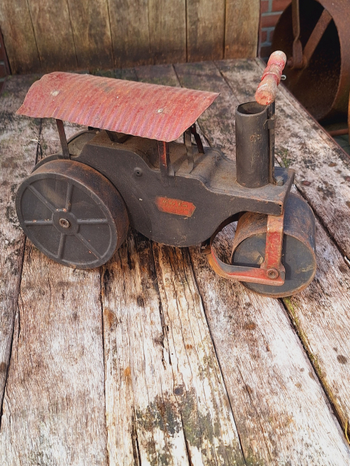 Beautiful and rare antique roller from Keystone Ride.